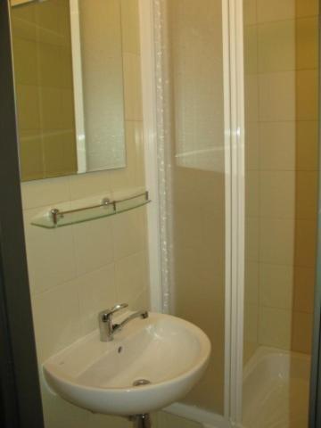 Uninova Hostel Bratislava Rum bild